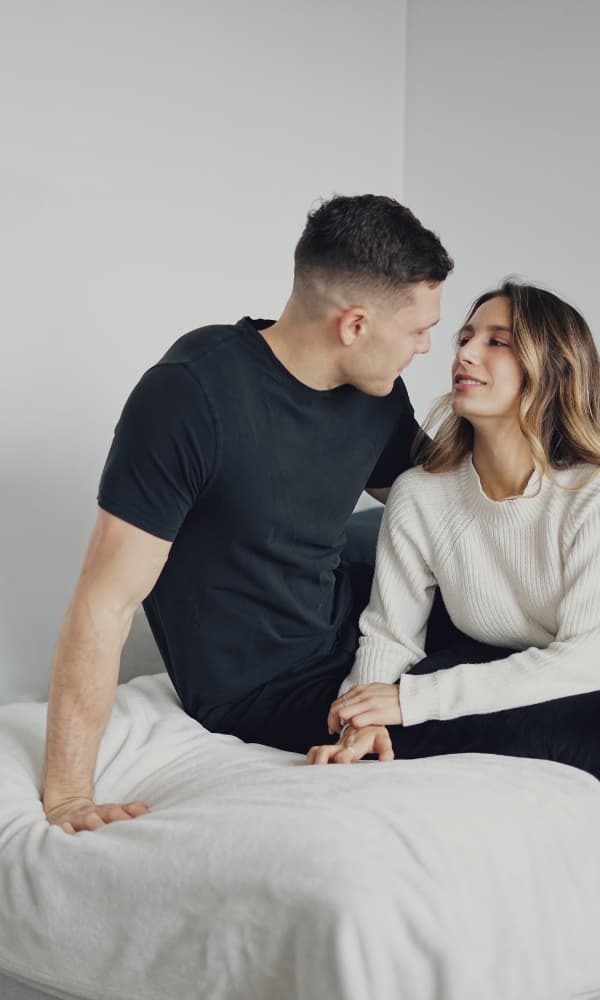 inicio - pareja en una habitacion